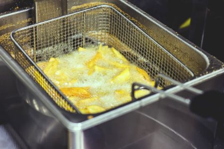 deep frying potato chips