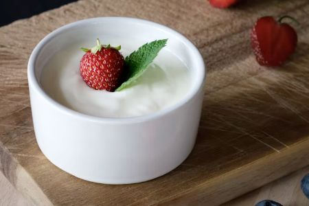 yogurt & strawberries