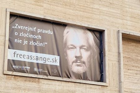 slovakian 'free assange' poster